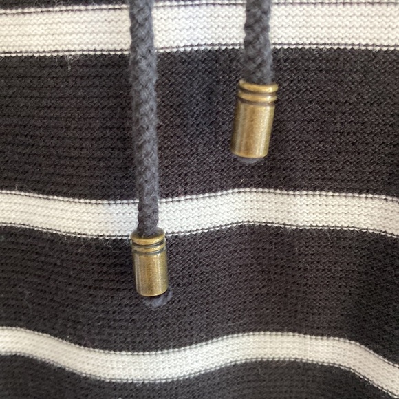 Theory striped boat/round neck top. Size M. Made in USA - Picture 6 of 6